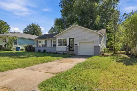 Exterior - 5814 E 18th St, Tulsa, OK 74112 photo 2 of 9