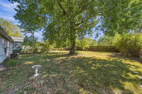 Exterior - 5814 E 18th St, Tulsa, OK 74112 photo 5 of 9