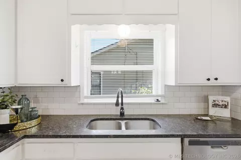 Kitchen - 5814 E 18th St, Tulsa, OK 74112 photo 2 of 3