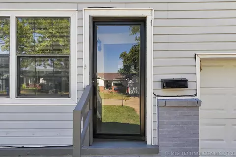 Exterior - 5814 E 18th St, Tulsa, OK 74112 photo 3 of 9
