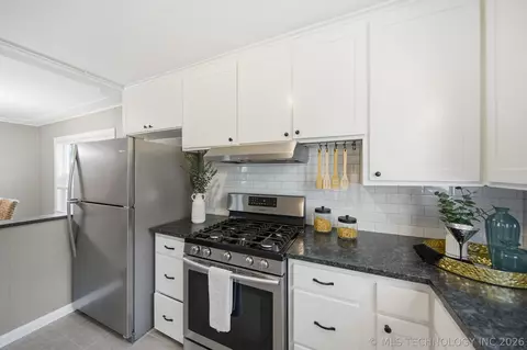 Kitchen - 5814 E 18th St, Tulsa, OK 74112 photo 3 of 3