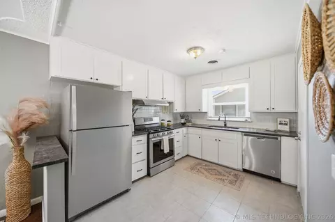 Kitchen - 5814 E 18th St, Tulsa, OK 74112 photo 1 of 3