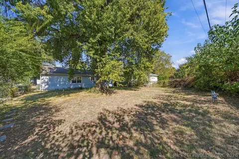 Exterior - 5814 E 18th St, Tulsa, OK 74112 photo 7 of 9