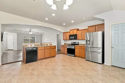 Kitchen - 8535 E 126th Pl S, Bixby, OK 74008 photo 2 of 2
