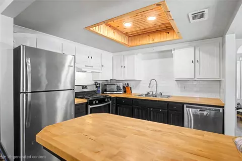Kitchen - 114949 S 4227, Eufaula, OK 74432 photo 2 of 2