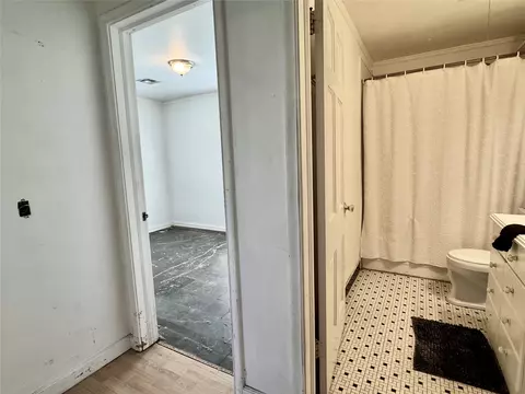 Bath - 320 Park, Pryor, OK 74361 photo 2 of 2