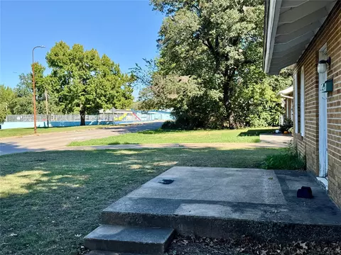 Exterior - 320 Park, Pryor, OK 74361 photo 9 of 10