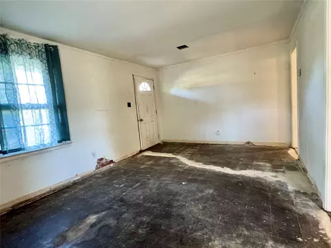 Living - 320 Park, Pryor, OK 74361 photo 3 of 4