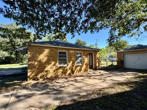Exterior - 320 Park, Pryor, OK 74361 photo 5 of 10