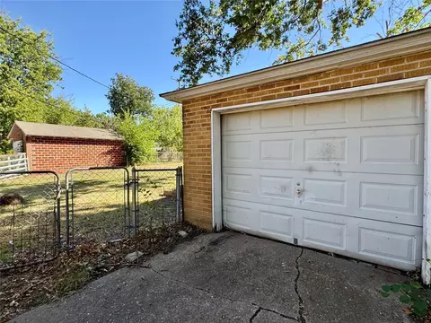 Exterior - 320 Park, Pryor, OK 74361 photo 4 of 10