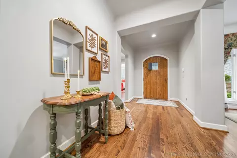 Entry Way - 1617 E 30th Pl, Tulsa, OK 74114 photo 2 of 8