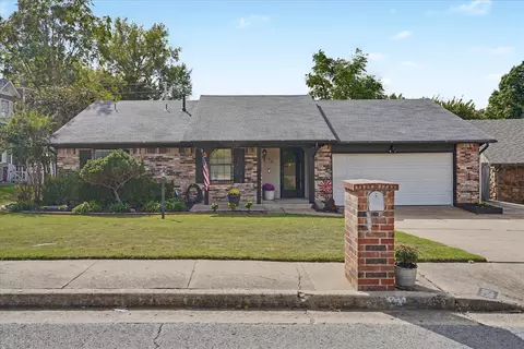 609 W 32nd Pl, Sand Springs, OK 74063