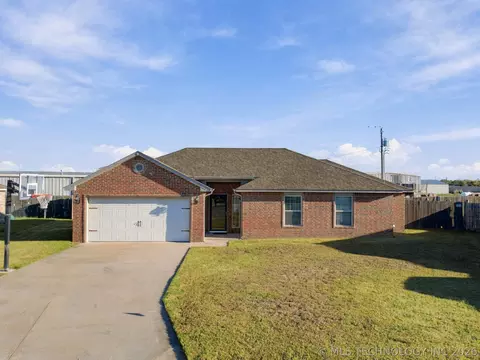 205 W Dillon Dr, Kiefer, OK 74041