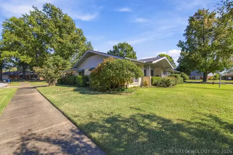 Exterior - 7207 E 55th Pl, Tulsa, OK 74145 photo 2 of 4