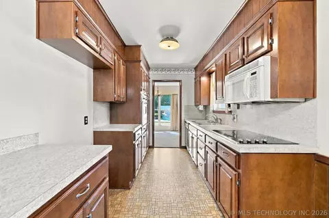 Kitchen - 7207 E 55th Pl, Tulsa, OK 74145 photo 1 of 1