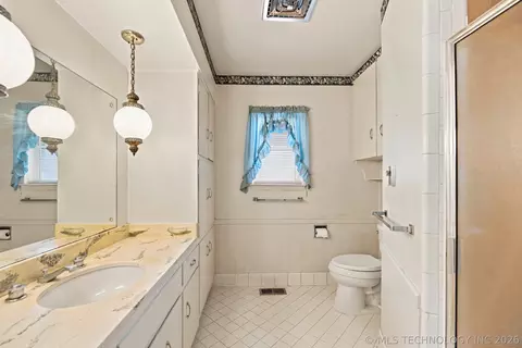Bath - 7207 E 55th Pl, Tulsa, OK 74145 photo 3 of 3