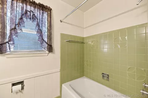 Bath - 7207 E 55th Pl, Tulsa, OK 74145 photo 2 of 3