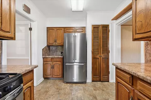 Kitchen - 5318 E 35th St, Tulsa, OK 74135 photo 3 of 4