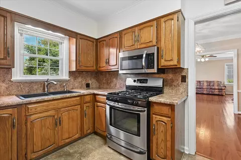 Kitchen - 5318 E 35th St, Tulsa, OK 74135 photo 2 of 4