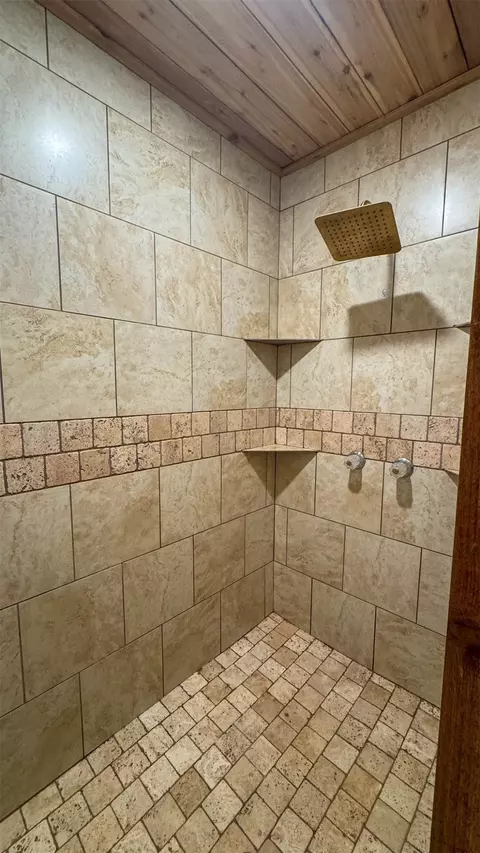 Bath - 12992 W Killabrew Rd, Hulbert, OK 74441 photo 3 of 5