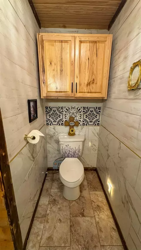 Bath - 12992 W Killabrew Rd, Hulbert, OK 74441 photo 4 of 5
