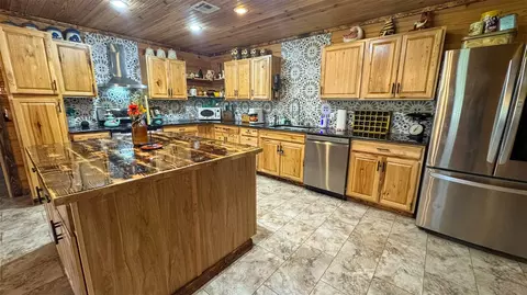 Kitchen - 12992 W Killabrew Rd, Hulbert, OK 74441 photo 3 of 4