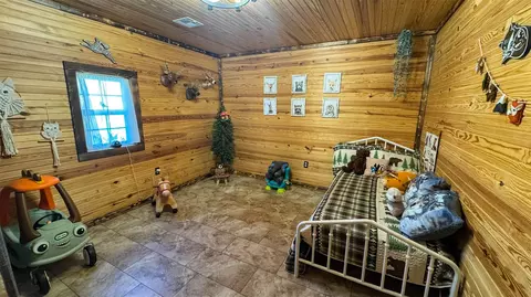 Bedroom - 12992 W Killabrew Rd, Hulbert, OK 74441 photo 5 of 6