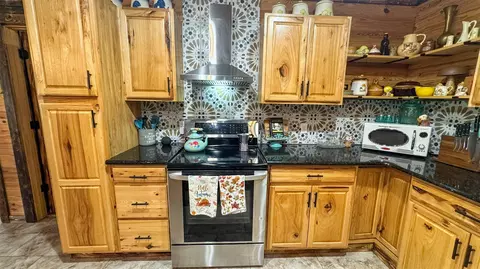 Kitchen - 12992 W Killabrew Rd, Hulbert, OK 74441 photo 2 of 4