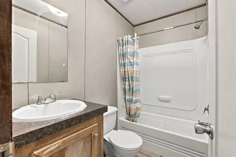 Bath - 229 Forest Ln, Durant, OK 74701 photo 2 of 2