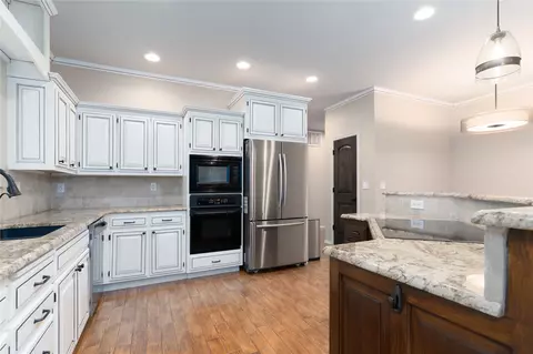 Kitchen - 5410 E 109th Pl, Tulsa, OK 74137 photo 2 of 2