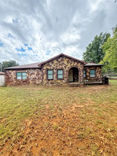 301 Warren St, Holdenville, OK 74848
