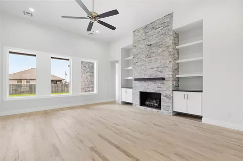 Living - 14820 S Sequoia St, Glenpool, OK 74033 photo 2 of 6