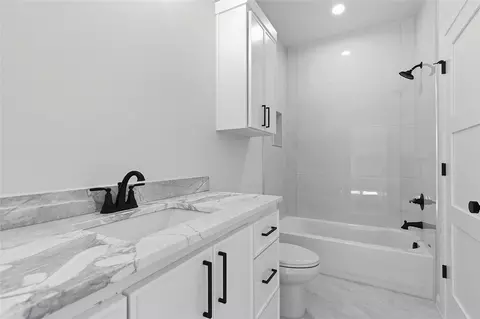 Bath - 14820 S Sequoia St, Glenpool, OK 74033 photo 5 of 6