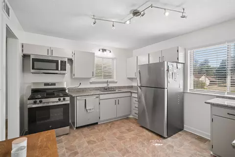 Kitchen - 5731 E 22nd Pl, Tulsa, OK 74114 photo 2 of 4