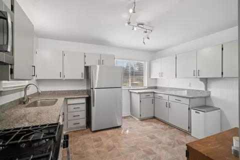 Kitchen - 5731 E 22nd Pl, Tulsa, OK 74114 photo 1 of 4