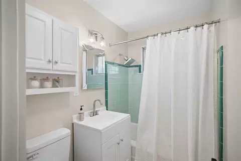 Bath - 5731 E 22nd Pl, Tulsa, OK 74114 photo 3 of 3