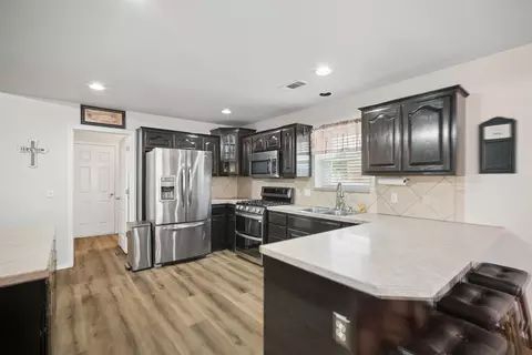 Kitchen - 8105 S Elder Ave, Broken Arrow, OK 74011 photo 1 of 2