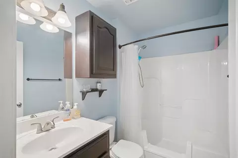 Bath - 8105 S Elder Ave, Broken Arrow, OK 74011 photo 1 of 3