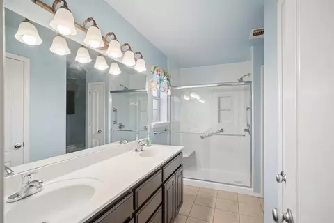 Bath - 8105 S Elder Ave, Broken Arrow, OK 74011 photo 2 of 3
