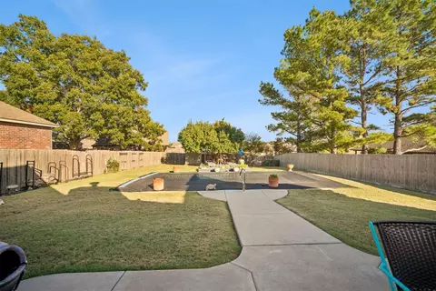 Exterior - 8105 S Elder Ave, Broken Arrow, OK 74011 photo 3 of 10