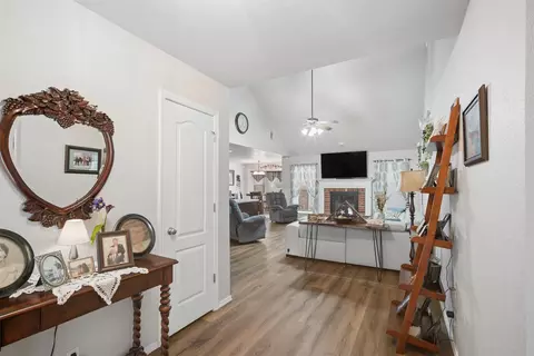 Entry Way - 8105 S Elder Ave, Broken Arrow, OK 74011 photo 3 of 6