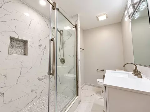 Bath - 5315 E 33rd St, Tulsa, OK 74135 photo 2 of 3