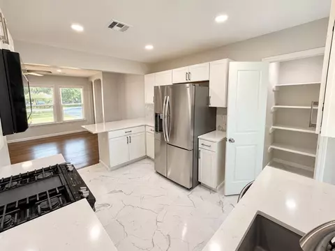 Kitchen - 5315 E 33rd St, Tulsa, OK 74135 photo 3 of 3