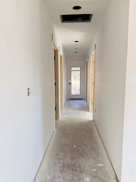 Entry Way - 1136 E 5th St, Cushing, OK 74023 photo 2 of 3