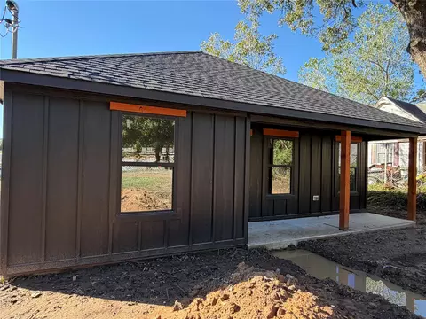 Exterior - 1136 E 5th St, Cushing, OK 74023 photo 9 of 15