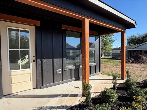 Exterior - 1136 E 5th St, Cushing, OK 74023 photo 4 of 15