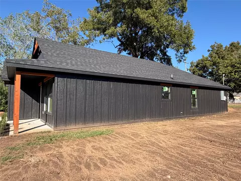 Exterior - 1136 E 5th St, Cushing, OK 74023 photo 12 of 15