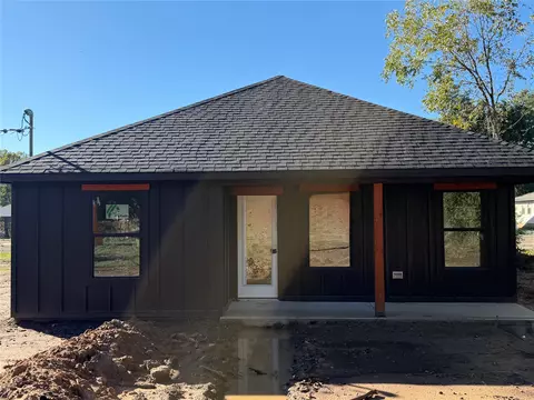 Exterior - 1136 E 5th St, Cushing, OK 74023 photo 10 of 15