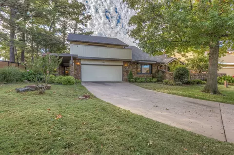 6132 E 67th Court 14-b, Tulsa, OK 74136
