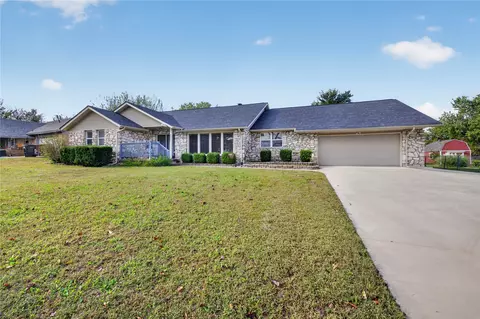 122 Lakeview Dr, Mannford, OK 74044